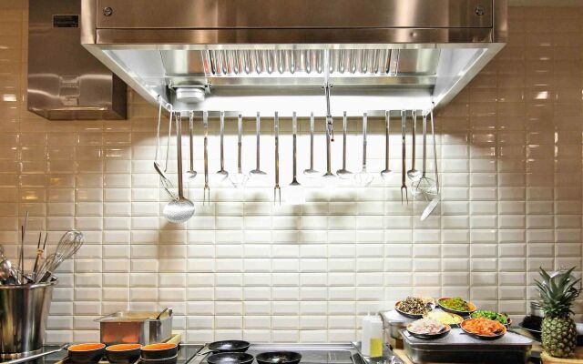 ibis One Central Hotel