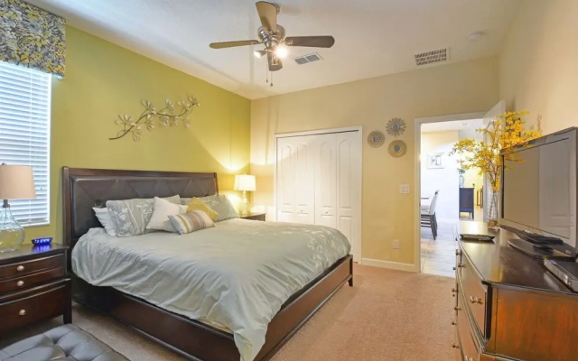 Paradise Palms 8945