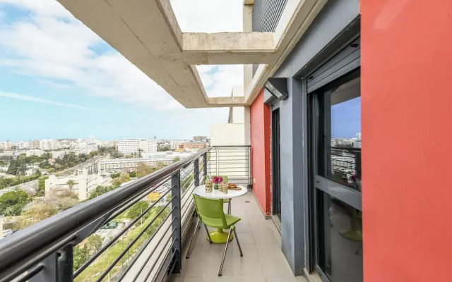 Studio apt w balcony and Kitchen