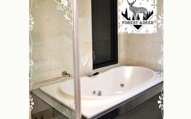 Forest Deer Black Tea Homestay