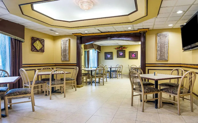 Quality Inn & Suites Chattanooga West near Lookout Mountain