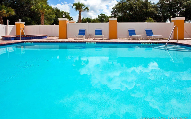 Holiday Inn Express Hotel & Suites Brooksville by IHG