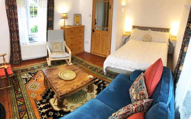 Central Boscastle studio flat