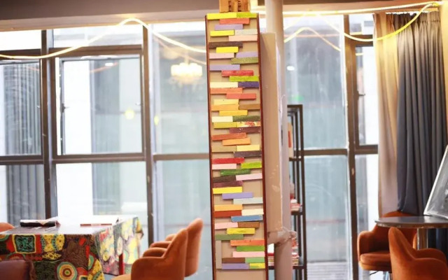 Mr. Xu's Space Capsule Youth Hostel