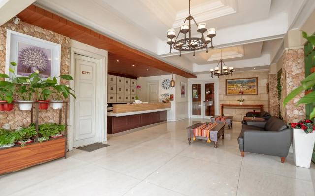 Alron Hotel Kuta Powered by Archipelago