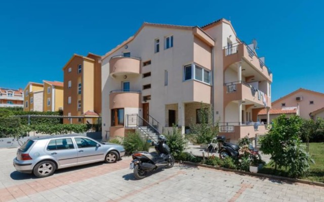 Apartments Ellena