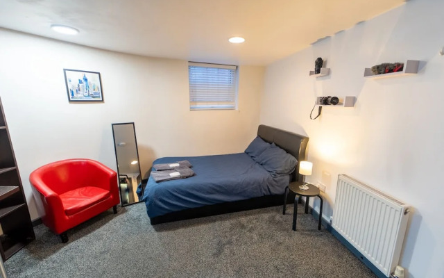 100 Dale Road Studios in Guest House