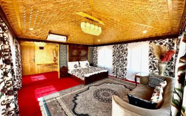 New Zenith Group of Houseboats
