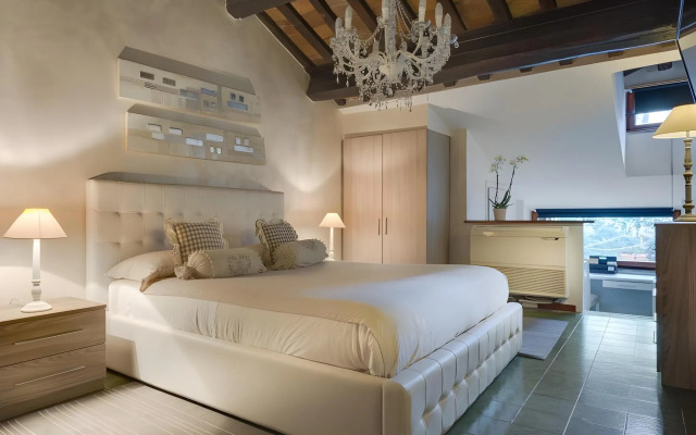 Tritone Top House
