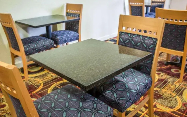 Rodeway Inn & Suites Plymouth