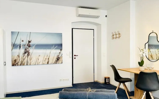 Spacious 7BR Apartment Prime Location