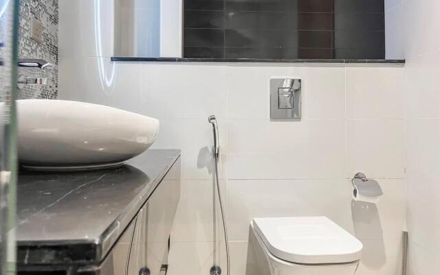 GR Elite- Damac Studio with Kingdom Tower View
