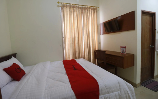 RedDoorz Plus @ Cempaka Putih Timur