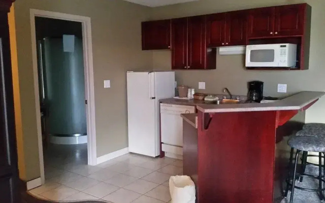 The Ritz Cafe and Motor Inn