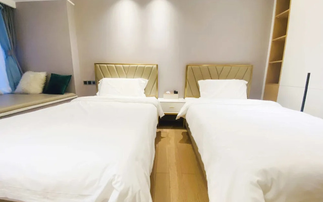 Rho Hotel