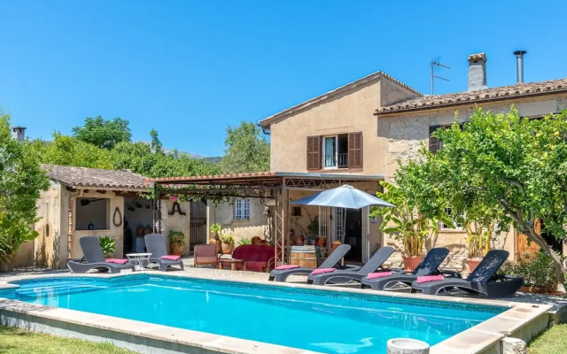 Traditional Charm With Private Pool