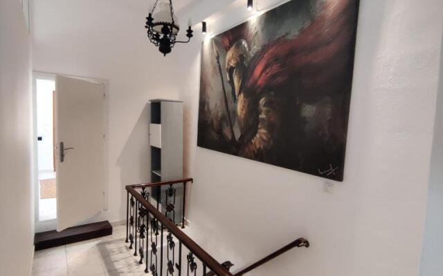 A Unique 3-4 bedrooms house in OLD TOWN