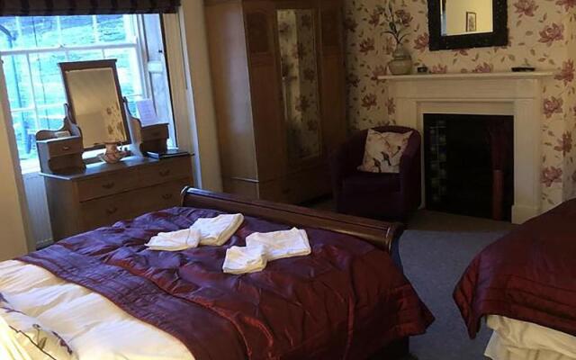 The Oakeley Arms Hotel