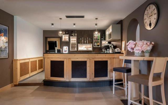 X Alp Hotel