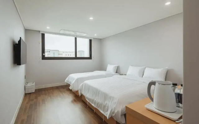 Aroomi Hotel Hyupjae