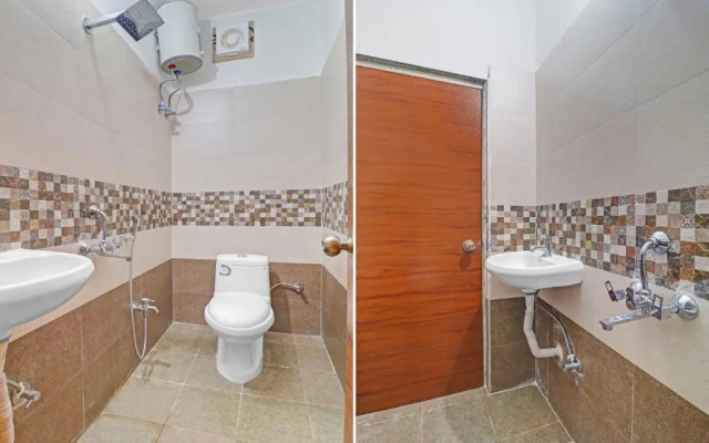 OYOFlagship 80467H Hotel R Square