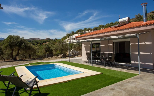 3-bed Villa in Palaioloutra With Private Pool