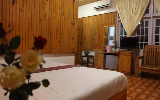 Pine Breeze Hotel