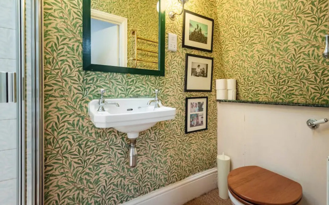 The Kensington Gatehouse - by Out of Office Lifestyle