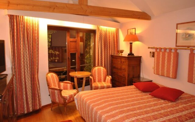 La Roseraie. Gaume-Ardenne-lacuisine sur Semois.