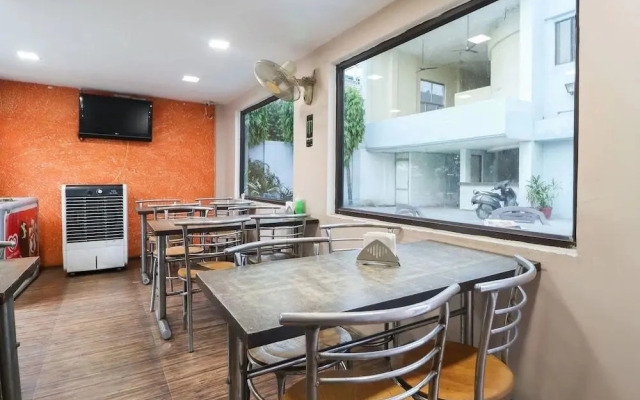 Malaya House by OYO Rooms