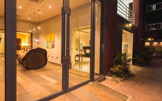 Earl Heights Suites Hotel