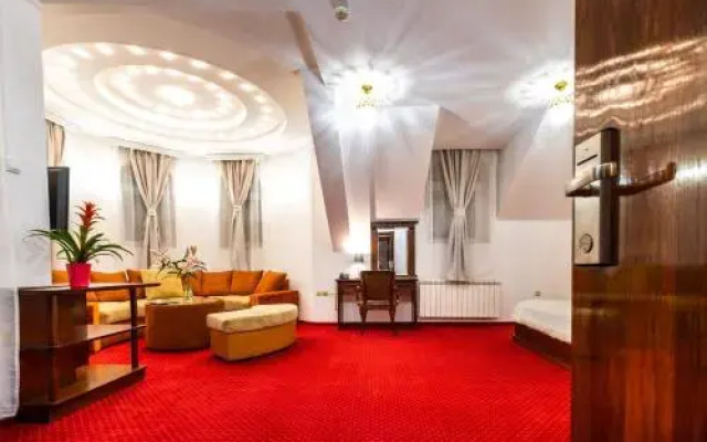 Garni Hotel Royal Crown