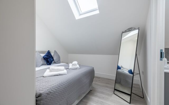 Impeccable 2-bed Apartment in Camberley