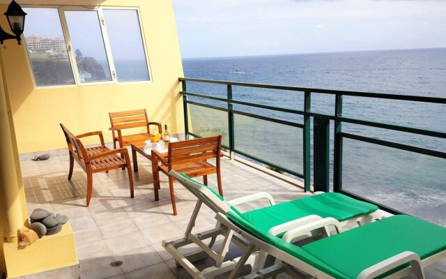 Apartment With 3 Bedrooms in Funchal, With Wonderful sea View, Shared Pool, Furnished Terrace - 50 m From the Beach