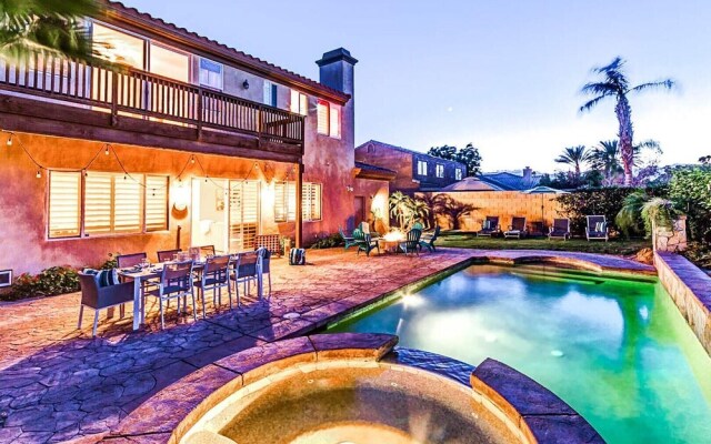Palm Grove by AvantStay | 15mins From Coachella - Desert Villa - Sleeps 14