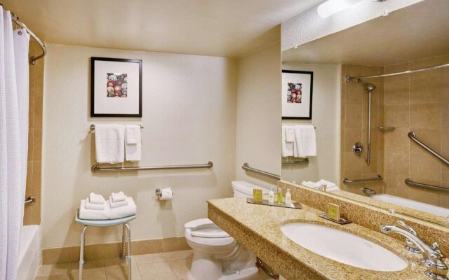 DoubleTree by Hilton Hotel Berkeley Marina