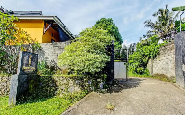 Hotel O Ashooy HomestayNearWisata Desa sedau