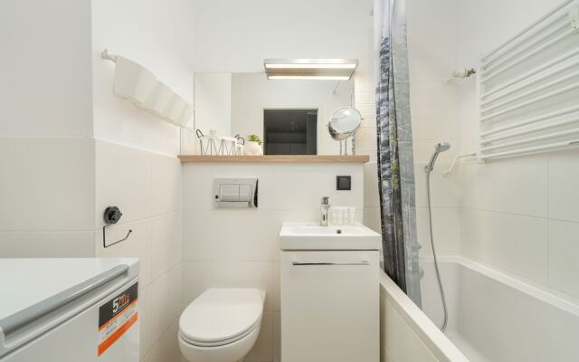 Poznan Apartment With 2 Desks by Renters
