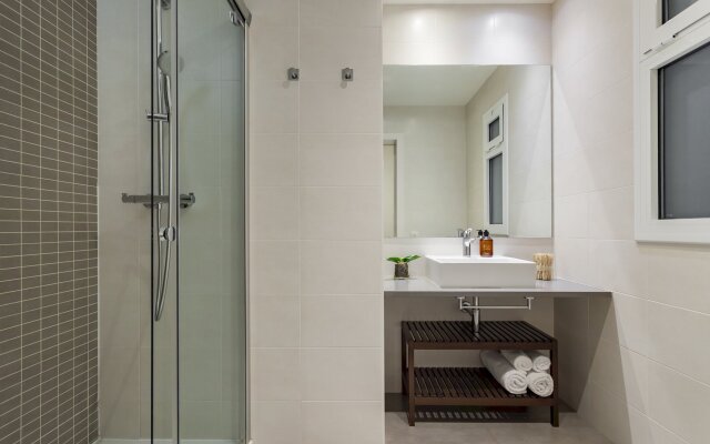 Ribera in Barcelona with 3 bedrooms and 2 bathrooms