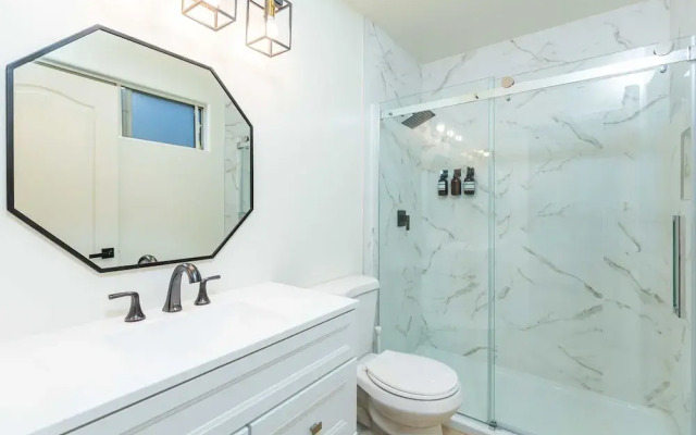 Elegant Pasadena Retreat Prime Comfort Awaits