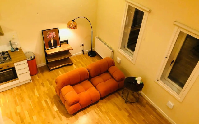 2 Bed 2 bath with Private Parking