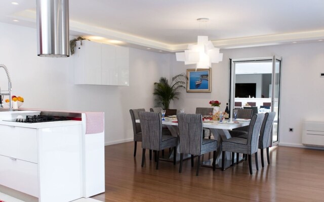 Modern Apartment with Private Pool in Split