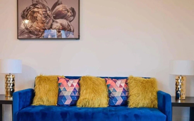 Livestay - Modern Spacious 2 Bed 2 Bath Apartment