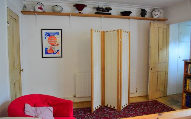 1 Bedroom Flat Next to Victoria Park Village