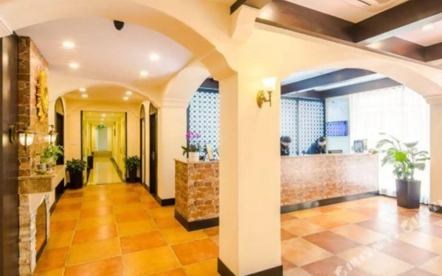 Fest Hotel Chain (Jiuhuashan Subway Station)