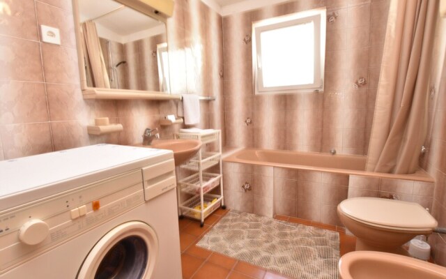 Apartments And Room Mate Mare