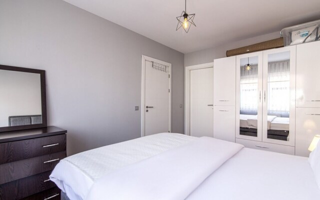 Sleek and Central Flat With Shared Pool in Sisli
