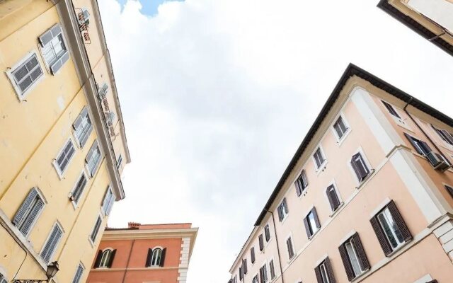 Pantheon Luxury Gold Apartment