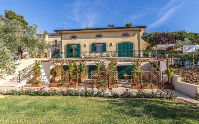 Luxury Mansion in Mondavio with Swimming Pool