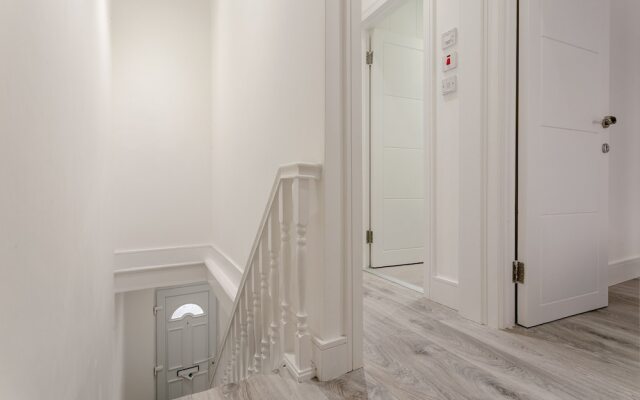 3 Bedroom House In Tooting With Garden